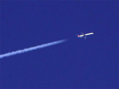 Plane in flight, copyright http://www.flickr.com/photos/blueridgekitties/